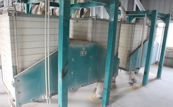 玉米面粉機(jī)械設(shè)備 玉米面粉機(jī)械設(shè)備